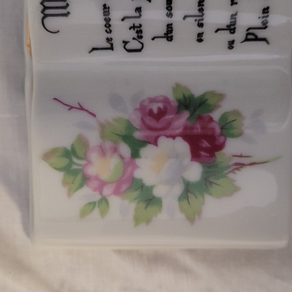 Japanese porcelain mini book on tripod stand with French verse. - Picture 9 of 12